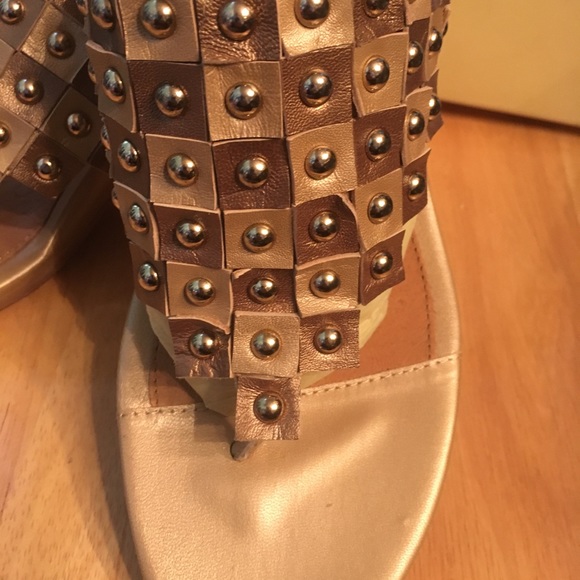 Sofft gold bronze gladiator studded leather thong - Picture 4 of 6